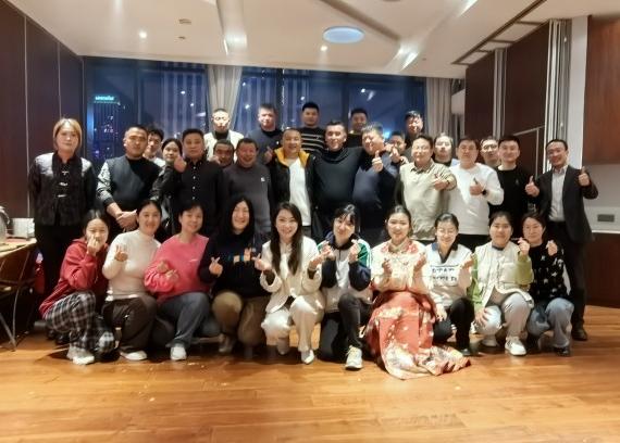 為夢(mèng)想-不止步，山東擇立集團(tuán)2025年會(huì)盛典圓滿(mǎn)落幕